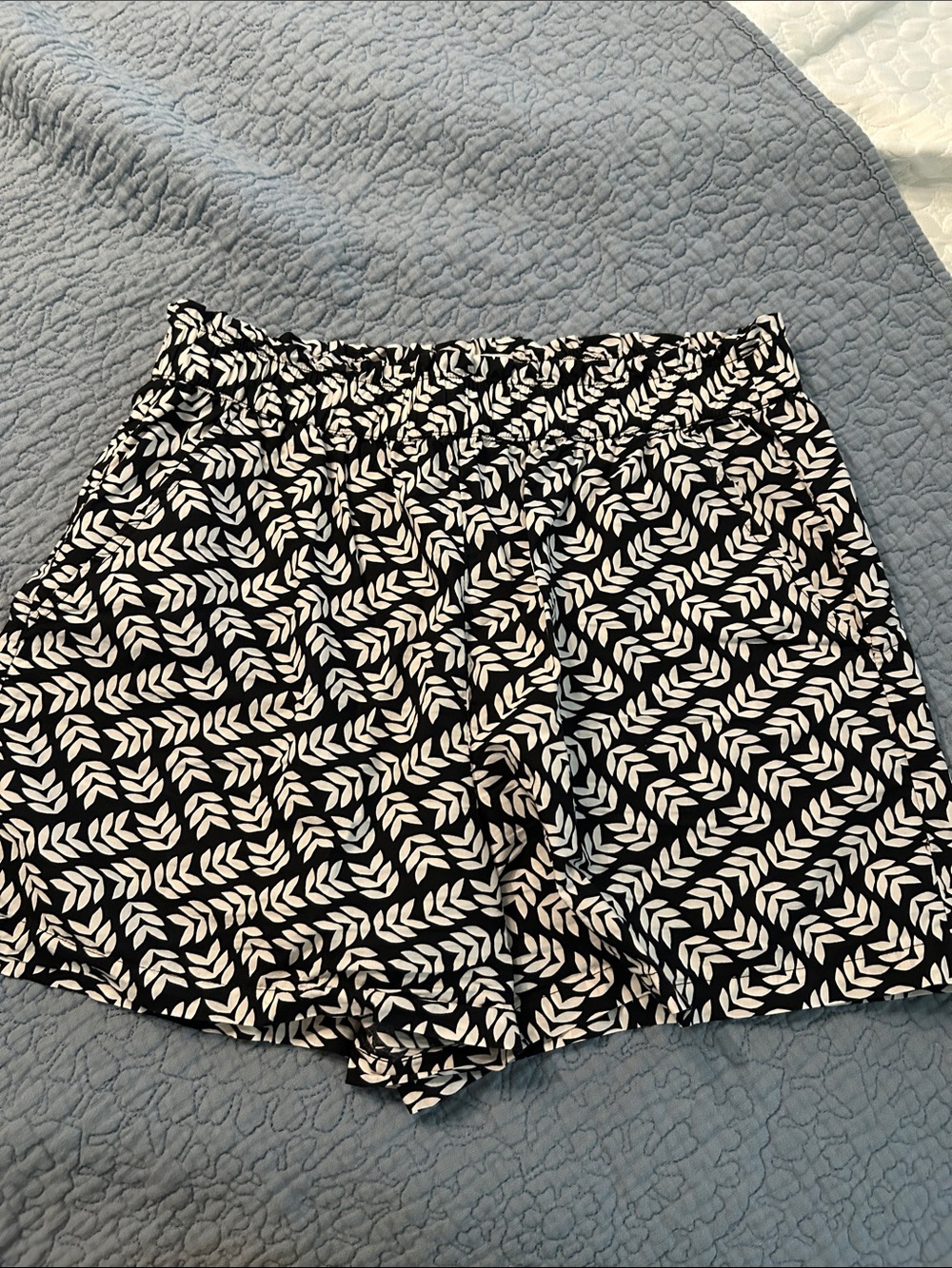 LOFT Black and White Leaf-Print Athletic Shorts